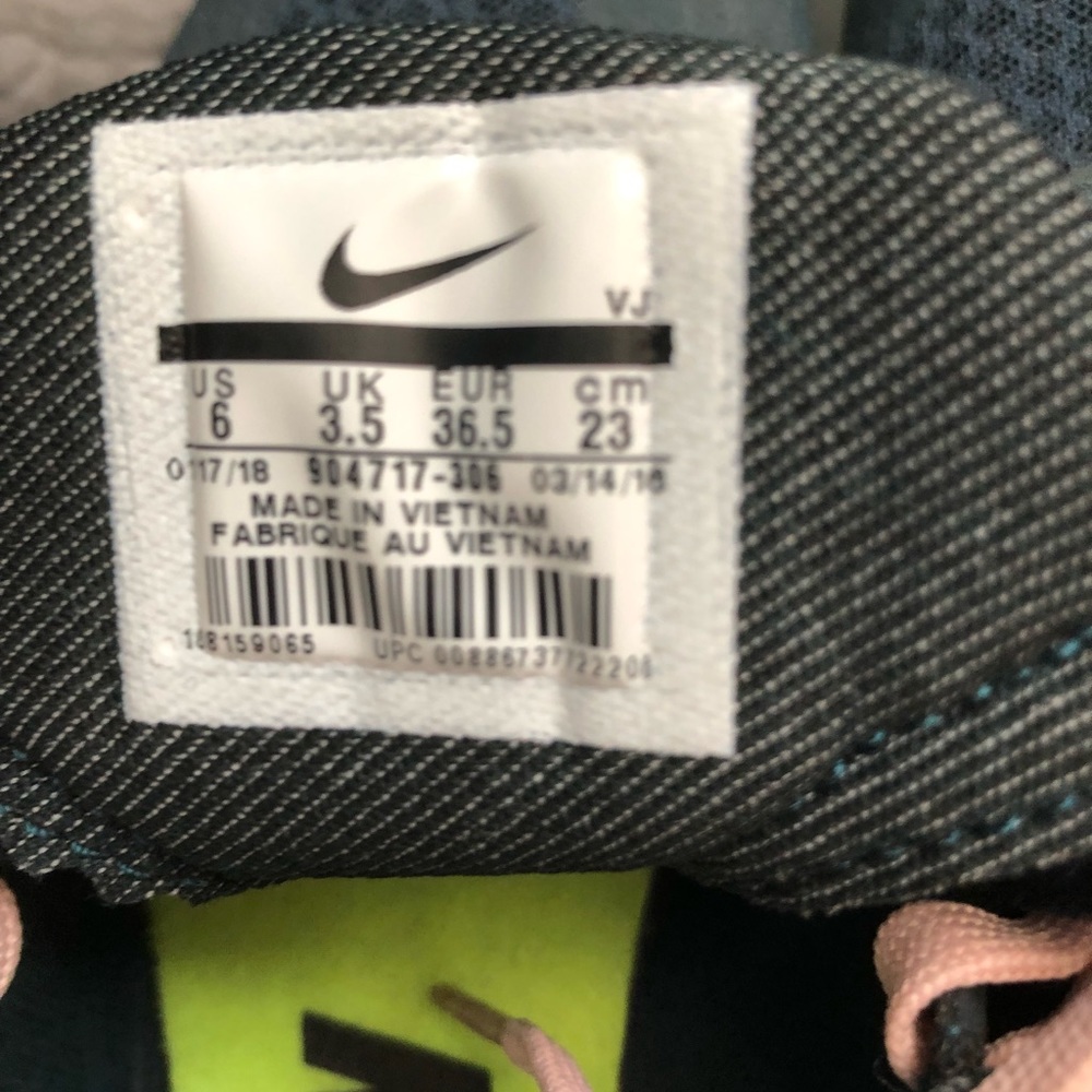 Nike Racing Shoes - Picture 3 of 4